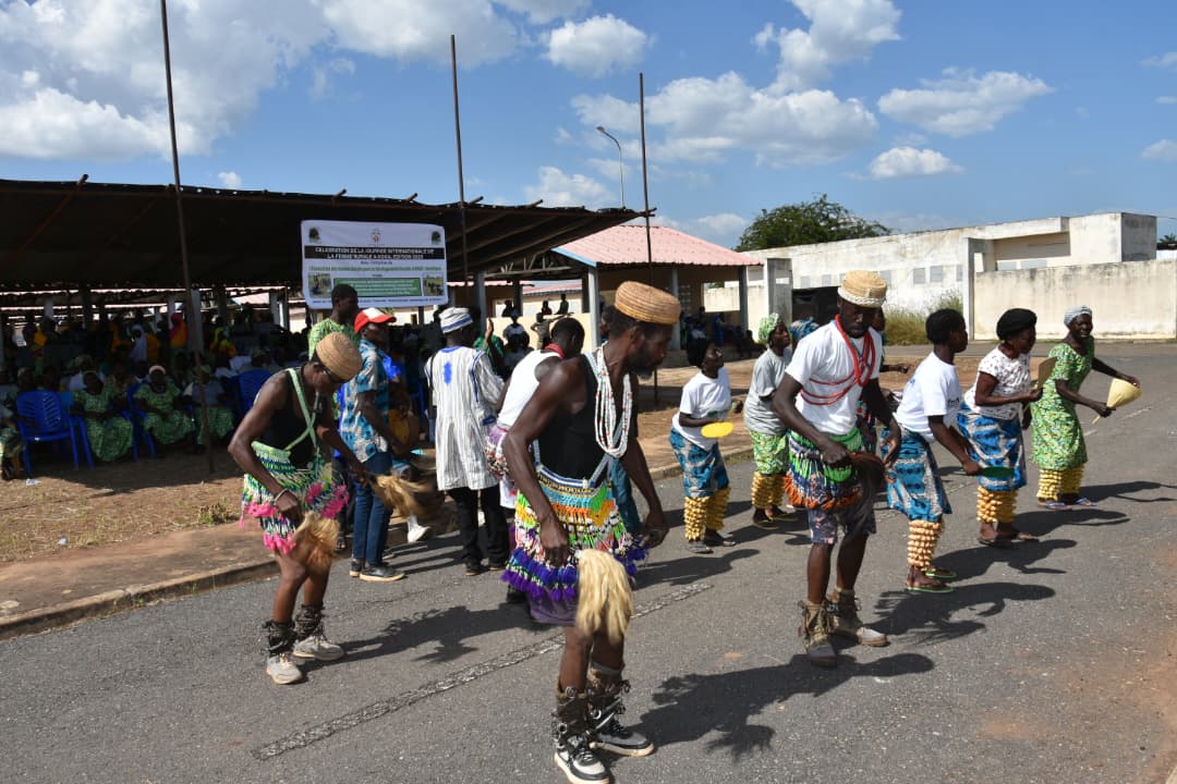 Sensibilisation et remerciement des participants à la célébration